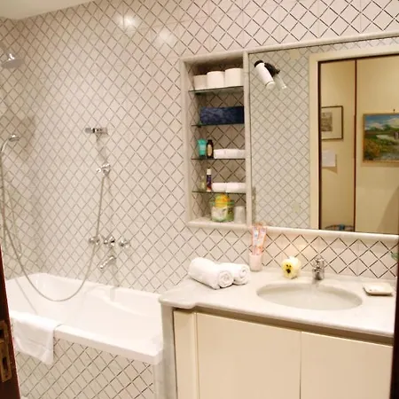 Stendhal 14 בית הארחה